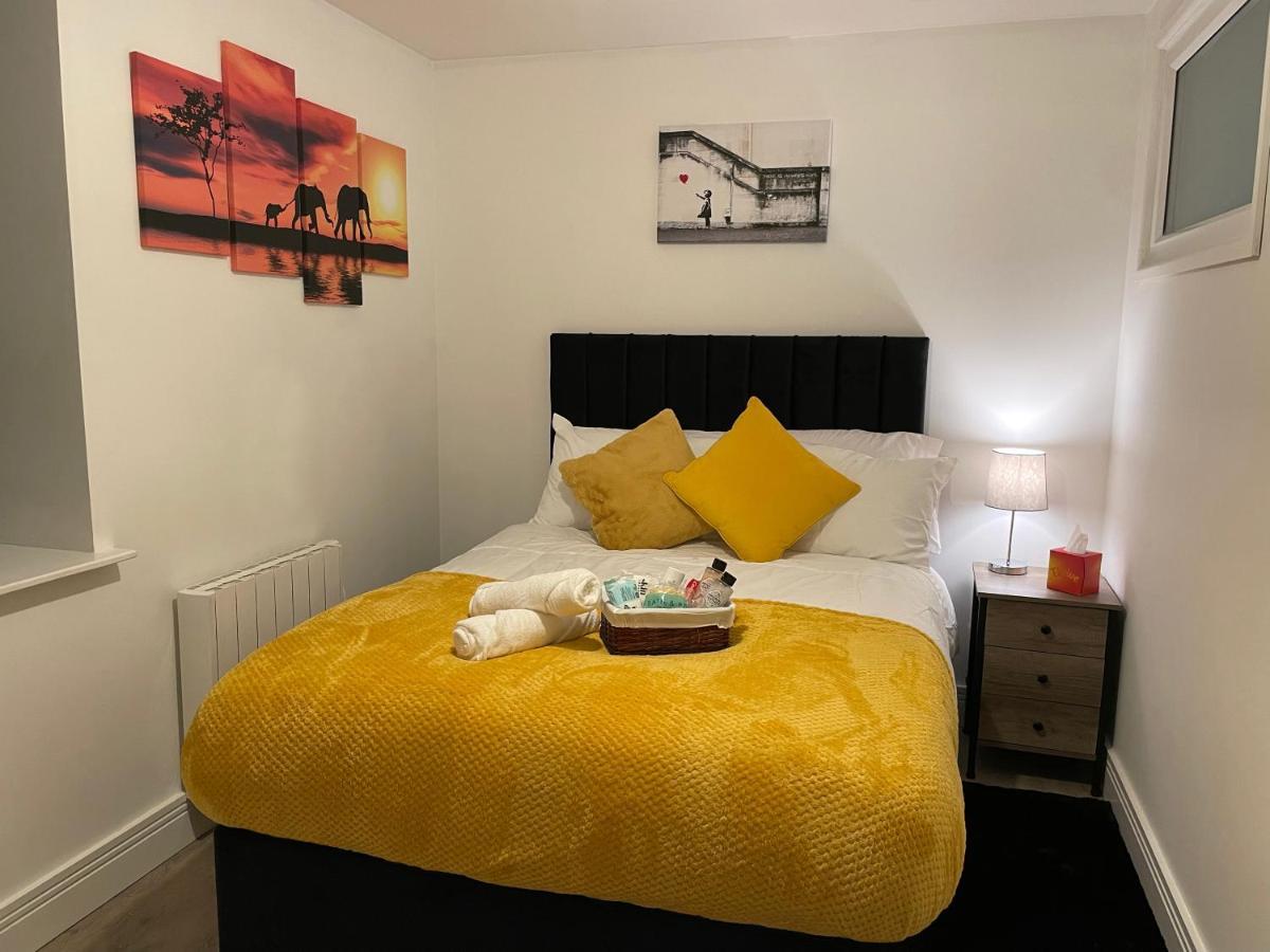 Luxurious 2 Bed Apartment In Heart Of Burnley With Private Parking Экстерьер фото