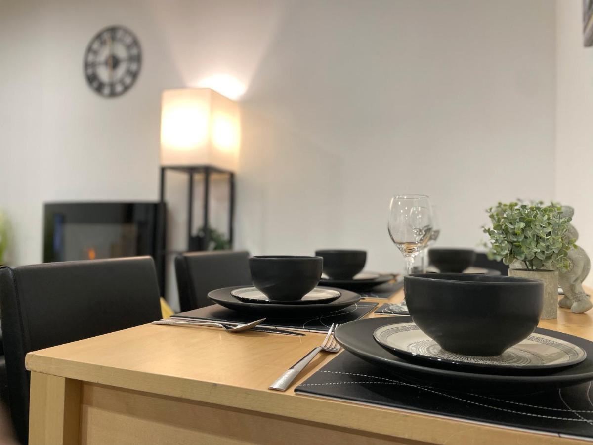 Luxurious 2 Bed Apartment In Heart Of Burnley With Private Parking Экстерьер фото
