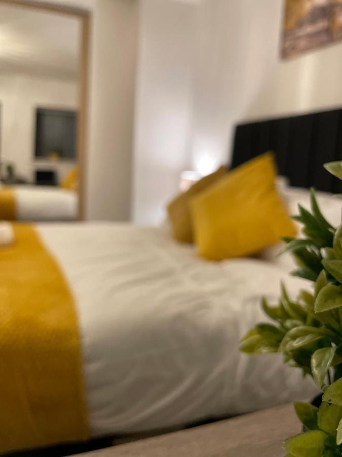 Luxurious 2 Bed Apartment In Heart Of Burnley With Private Parking Экстерьер фото