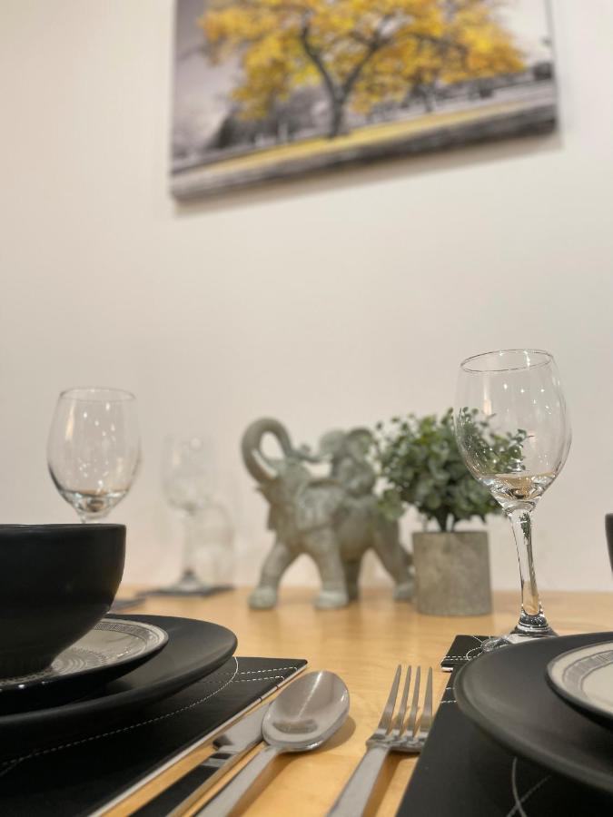 Luxurious 2 Bed Apartment In Heart Of Burnley With Private Parking Экстерьер фото