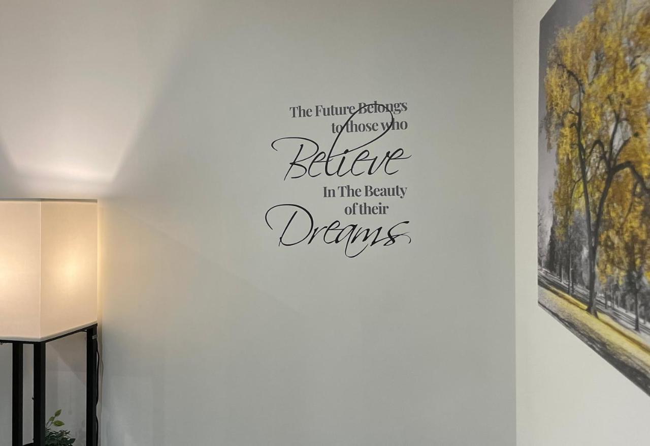 Luxurious 2 Bed Apartment In Heart Of Burnley With Private Parking Экстерьер фото